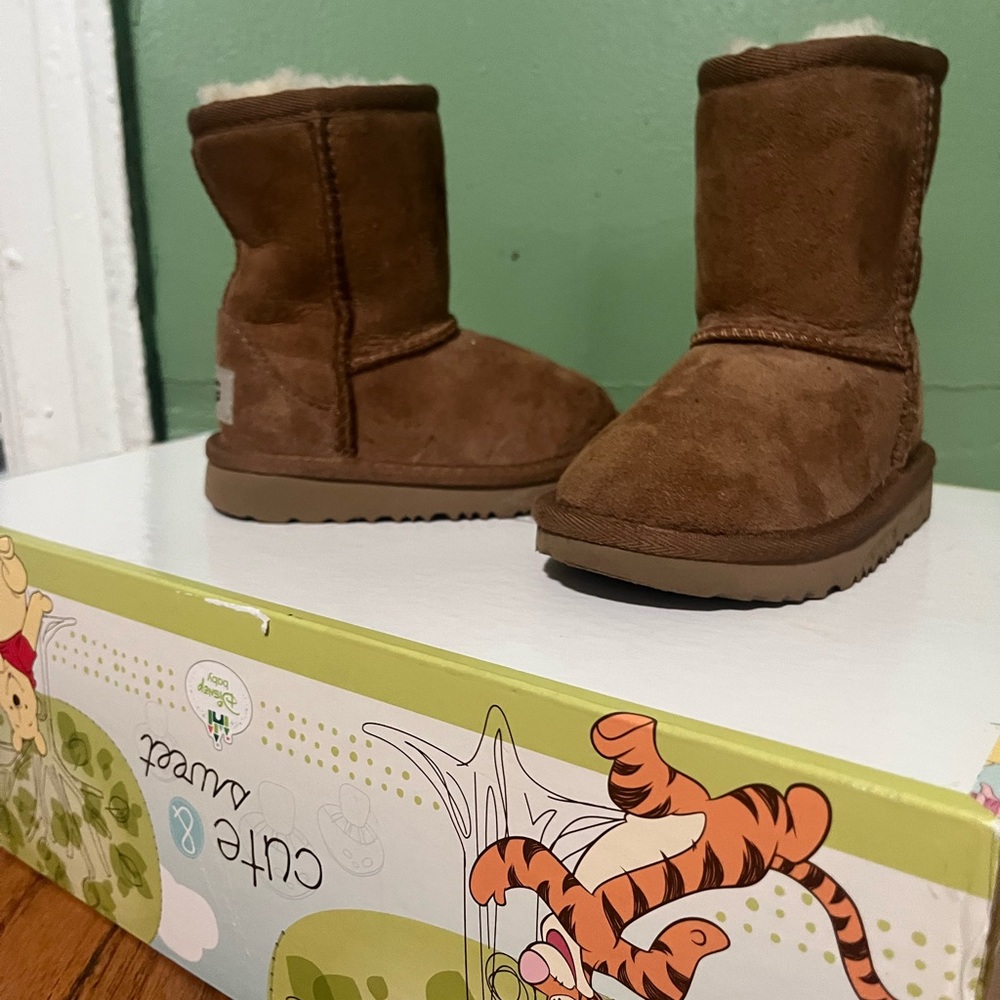 Ugg boots size 6c worn a few times still in good condition, priced is reduced.